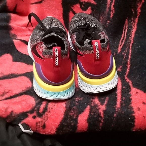 Nike epic react shoes - Picture 3 of 6